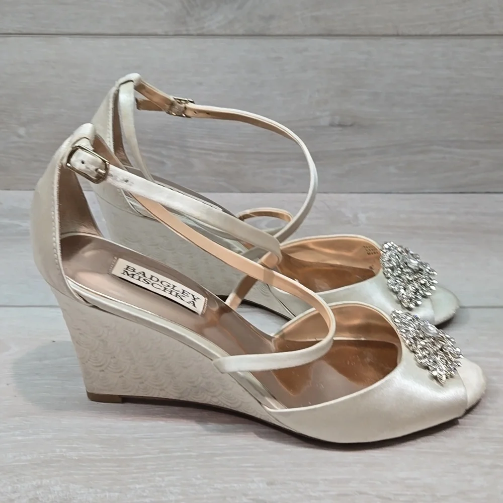Badgley Mischka Abigail Ivory Satin Cream Wedges with Embellishments Sz 7